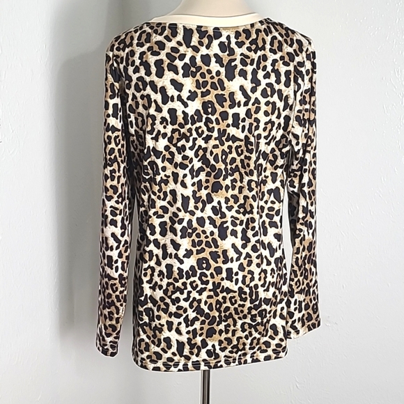 Longsleeve Leopard Print T-Shirt with Beige Neckline, Size Medium - Picture 5 of 8